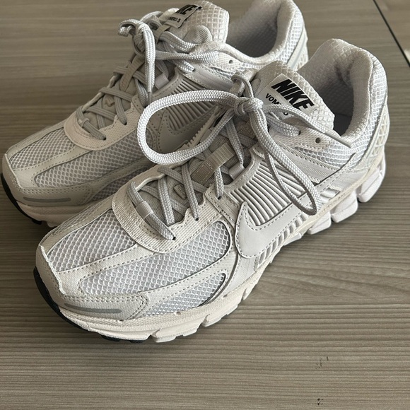 Nike Vomero 5 Vast Grey/Vast Grey-Black-Sail in Size 8.5 mens. Brand New!! - Picture 4 of 7